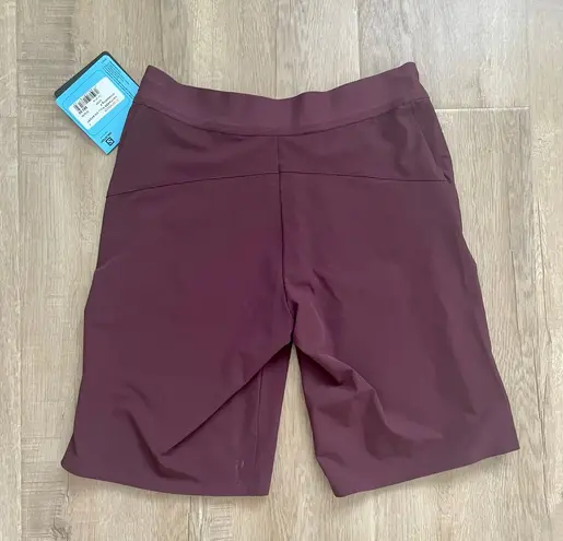 Salomon Women’s Wayfarer Pull On Short Winetasting size 4 NWT