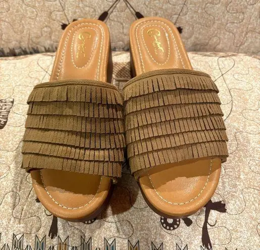 Cato C est 1946 Comfort Suede Look Fringe Wood 2 Inch Heel Slides 9M Brown Size 9