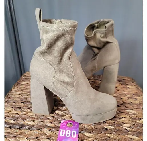 Melrose and Market Emerson Women's 8 M Beige Suede Block Heel Platform Bootie