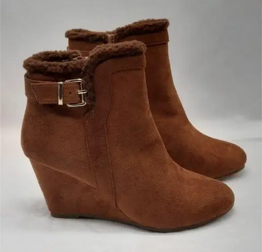 Bella Marie Sahara Ankle Bootie Women's 7 Brown Suede Wedge Heel Fur Trim Shoes