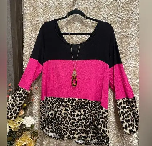 Lovely J Trendy leopard print Modern Top Size XL. Black