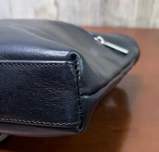 None UNBRANDED BLACK SHOULDER BAG OUTSIDE ZIPPERED POCKET OUTSIDE LATCHED POC…