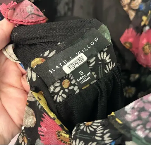 Slate + Willow Black floral sleeveless layered plunge mini dress Small garden