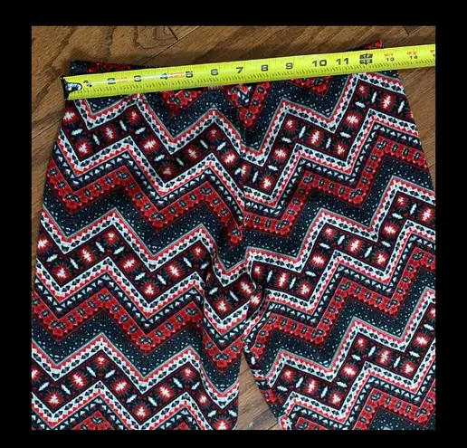 Mix & Co red zig- zag winter leggings. Size medium