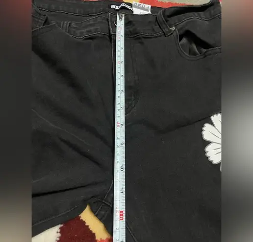 Legend Straight Leg Classic High Rise Denim Pants with Daisy Floral Design Multi Size 31