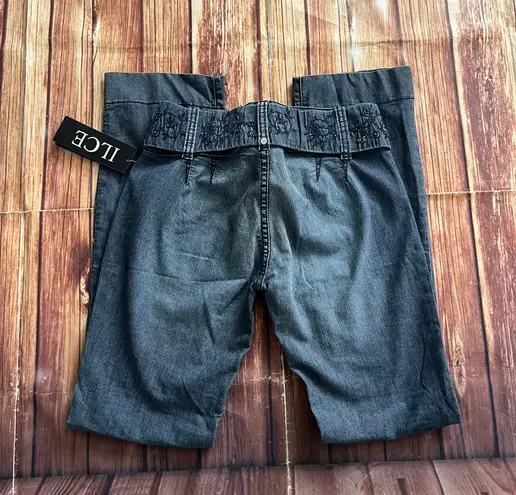 Ilse Studio Ilce Studio Women’s Belted Mid Rise Straight Leg Medium Wash Jeans Size 28”