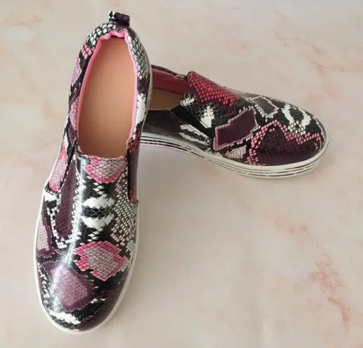 Pink Snake Print Sneakers 🐍 Size 8