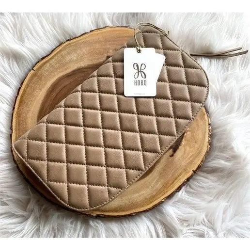 NWT HOBO Cole Quilted Leather Clutch Tan