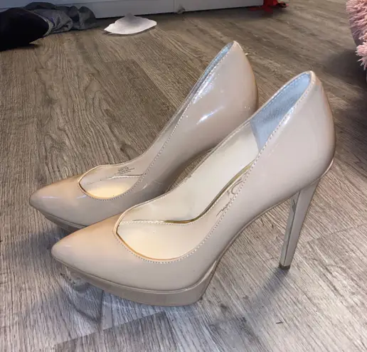 Jessica Simpson Beige / Cream Heels