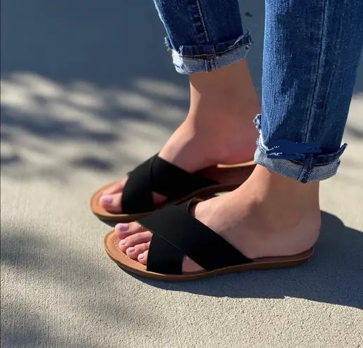 Black Criss Cross Strap Sandals Size 6.5