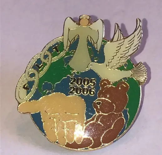 Independent Order of Odd Fellows Daughters of Rebekah 2005 2006 FLT Pin Gold