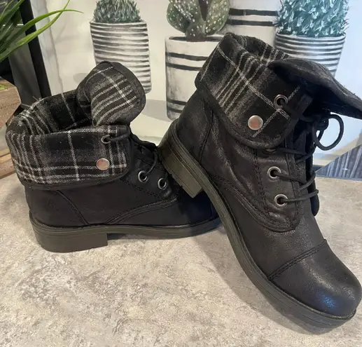 Arizona Women's Block Heel Combat Boots Size 7.5M