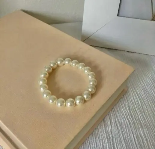 Pearl Medium Bauble Bracelet Vintage “Maebe” Elegant Classic Minimal Pearlcore White