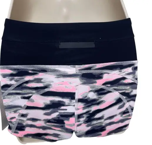 Lululemon NWT  Water Bound Short Reversible Wamo Camo Barely Pink / Black sz 4