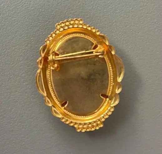 Victorian Gold Tone Cameo Pin Brooch Orange Coral Right Facing Woman