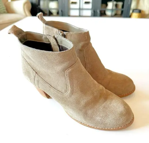 Dolce Vita DV Boots Woman's 7.5 Western Ankle Beige Suede Cowboy Bootie Cowgirl Tan