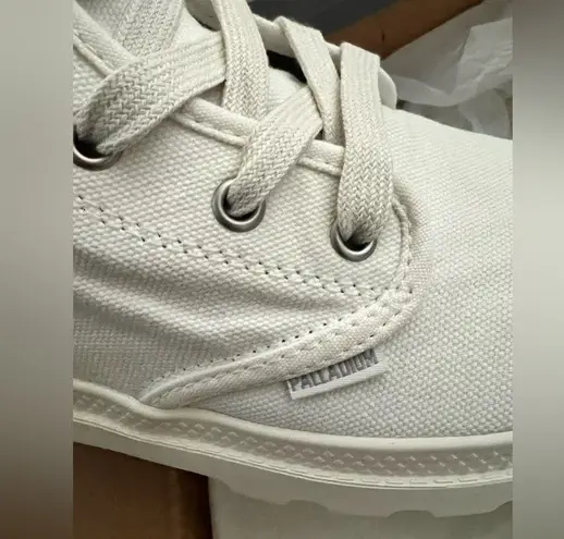 Palladium PAMPA HI high top lace up boots/sneakers , size 8.5 white on white