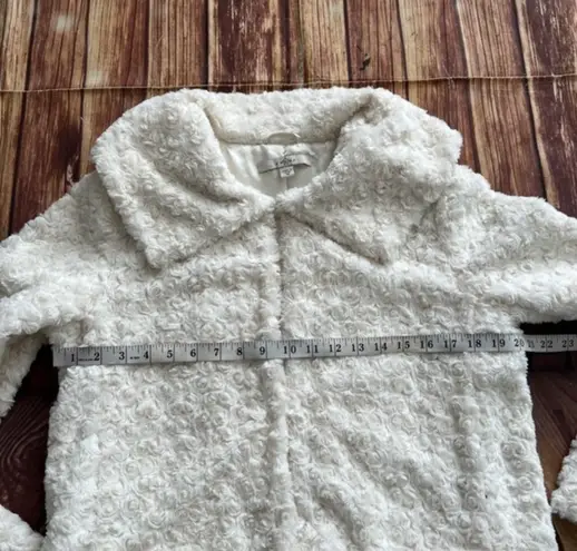 Fever Women’s Long Sleeve Faux Fur Ivory Jacket Lined Side Pockets Size Medium White