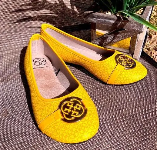 Daisy Fuentes | Alessia Yellow Vegan Leather Ballet Flats size 7.5W, like New