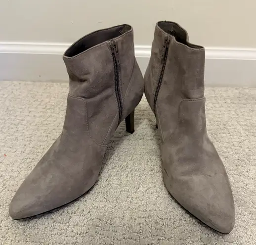 Naturalizer Nadine Ankle Bootie Gray Suede Size 6.5 Winter Holiday Party Work - Image 1