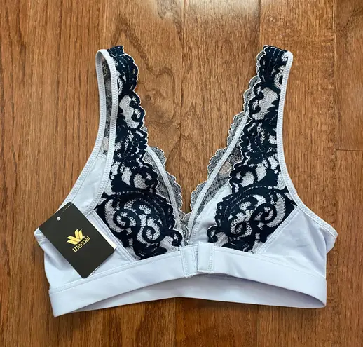 Wacoal NWT Embrace Lace™ Wire Free Bra