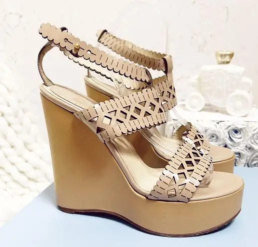 Chloé Authentic CHLOE Nude Leather Scalloped / Perforated Sandals / Wedges