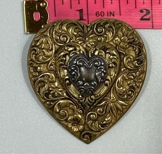 Vintage Dorinda’s Memories Stamped Heart Victorian Brooch Pin Gold
