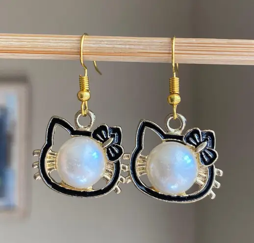 Handmade Y2k kawaii cat dangle earrings 😽
