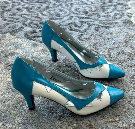 Andiamo Vintage Cutout Heels Turquoise & White 7