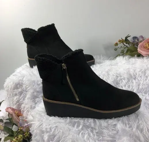 Bandolino Rhena2 Black Suede Wedge Bootie 8.5 Faux Fur Collar Zipper Closure