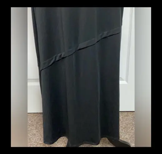 Robert Louis blk long skirt. Size small