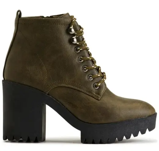 Seven7 Women's Flatiron Lug Sole Boots