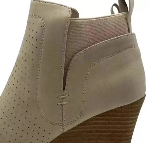 New DOLCE VITA Gerdie Vegan Leather Comfort Wedge Bootie Beige Winter Boot 9 Tan