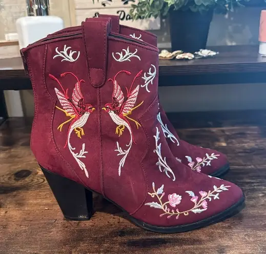 Penny Loves Kenny Penny loves Kenny Red embroidered booties size 8.5