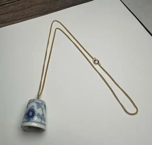 B & G Bing Porcelain White & Blue Thimble Pendant Necklace Made In Denmark Gold
