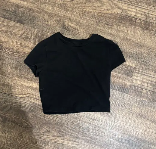 Aritzia tna chill ortiz cropped t-shirt in black