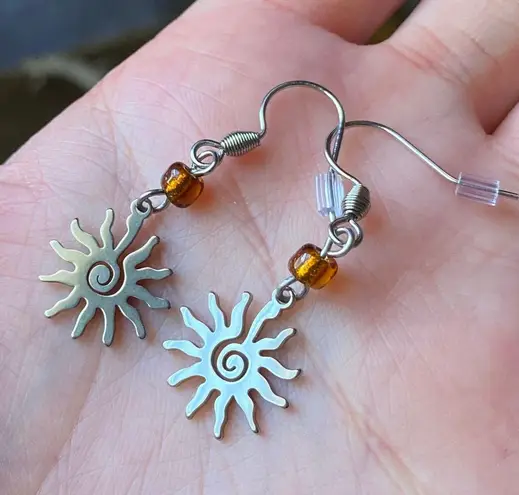 Handmade simple retro vintage boho funky hippie style stainless steel sun & brown glass beads dangle earrings☀️