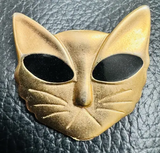 Source Unknown Vintage Gold and Black Cat Face Brooch