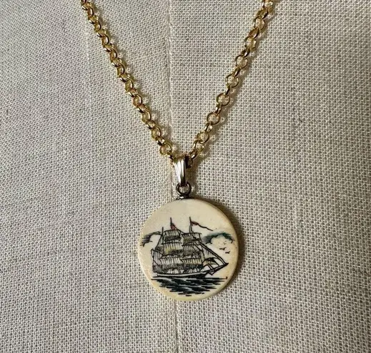 Sailing ships small circle pendant necklace