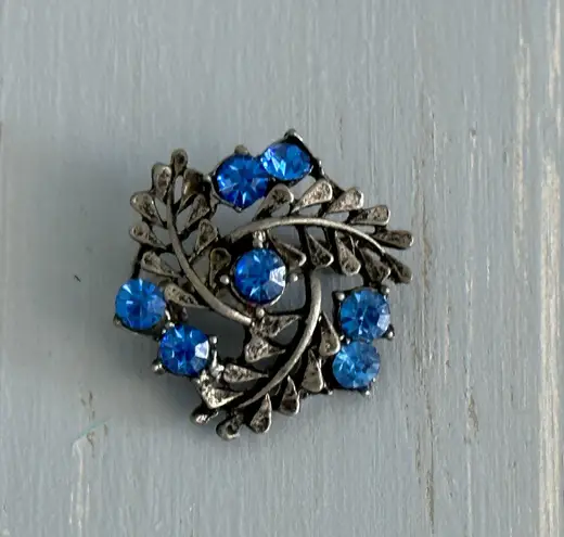 So Beautiful Blue Rhinestone Pewter Vintage Brooch Lots Of Sparkle
