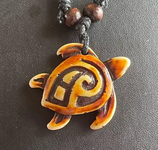 Elegant sea turtle necklace