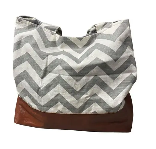 Jessie Blume Handmade Gray/White Chevron Tote with Brown Leather Base Gray