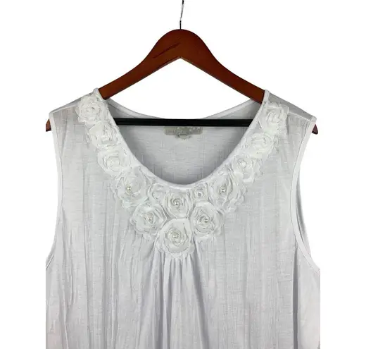 Carolyn Taylor White Sleeveless Top 2X With Floral Embellishment