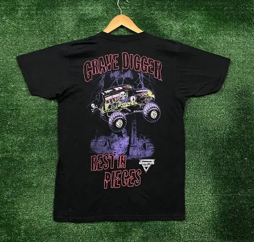 Monster Jam Grave Digger Rest in Pieces T-Shirt Size Medium