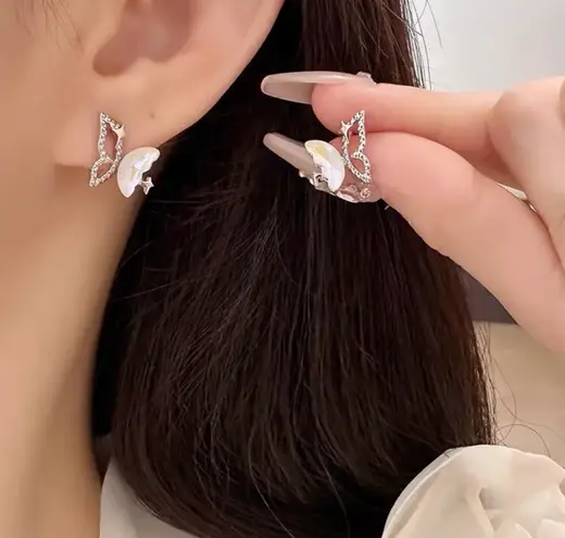 Embark on a whimsical journey with our Pairs Fairy Style Sweet Start Earrings. Gray