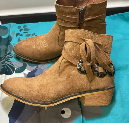 Mi.Mi Valencia Western Style brown booties ankle boots shoes Size 7