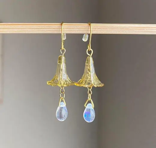 Handmade quality Czech glass beads & German acrylic flower beads cute fairy cottage style dangle earrings💐🩵