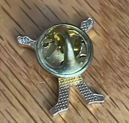 Boy Cub Scouts America BSA Webelos Activity Achievement FITNESS Enamel Pin Gold