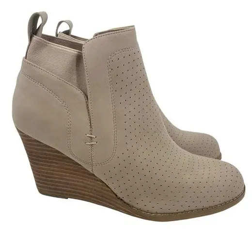 DOLCE VITA Gerdy Ankle Wedge Bootie Heel in Beige Size 8.5 Pull On Perforated Black