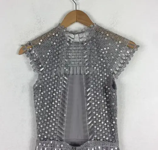 Saylor Silver Illusion Netted Sequin Sheath Knee Length Dress Small